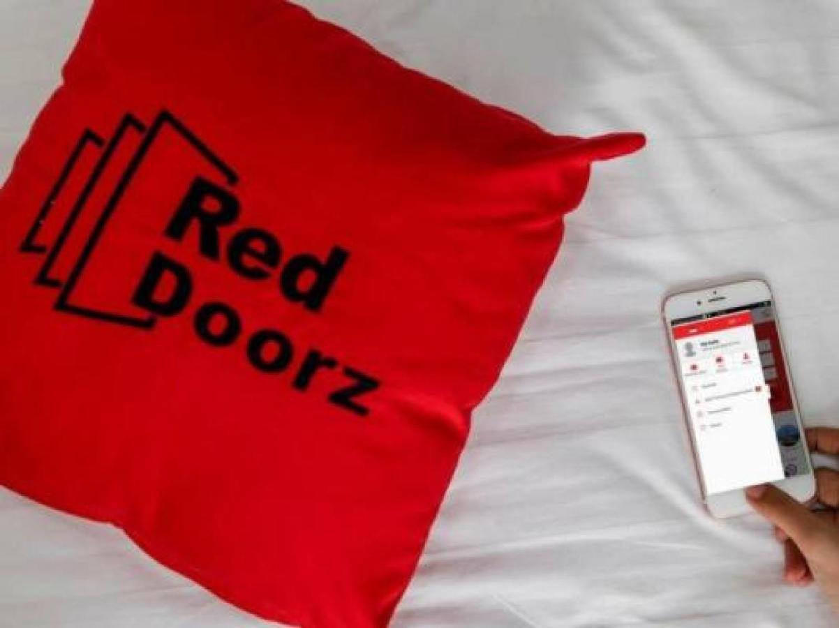 RedDoorz near Widya Mandala University Surabaya Esterno foto